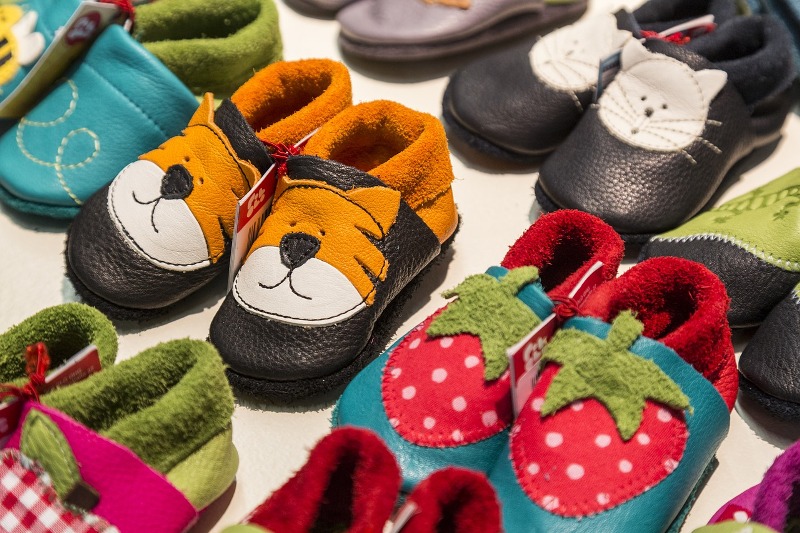 La scarpa per bambini dovrebbe essere morbida, flessibile e sufficientemente larga.