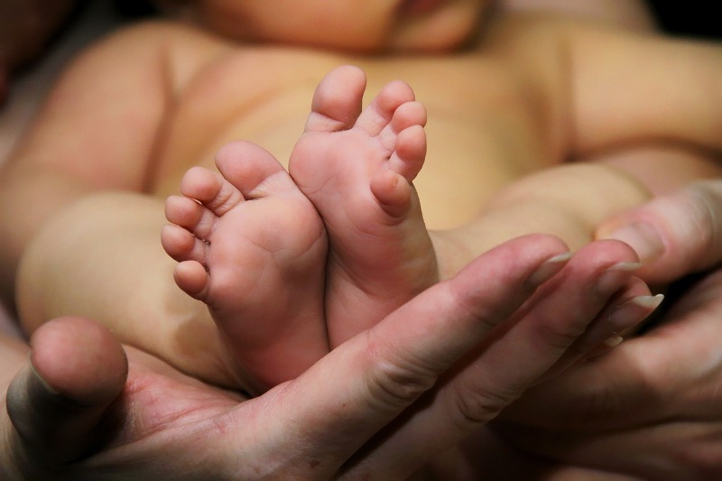 I piedi di un neonato non sono uguali ai piedi di un adulto.