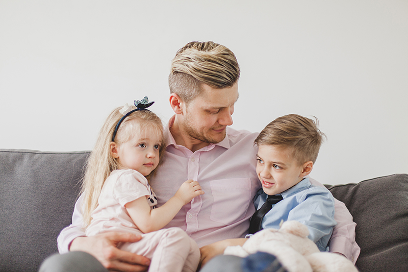Padre con bambini