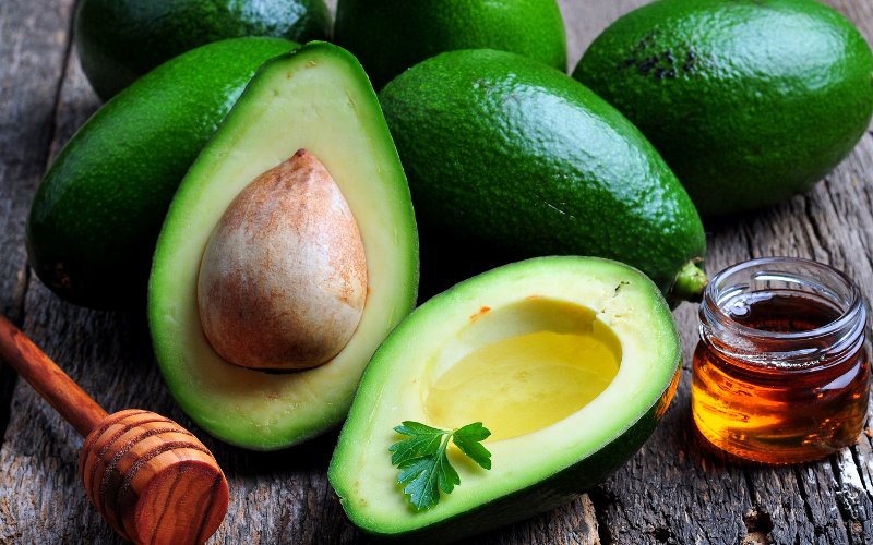 Maschera fatta in casa con avocado
